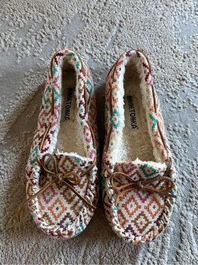 Minnetonka Cally Moccasins Cream Aztec Southwest slippers Fur Lined Size 7